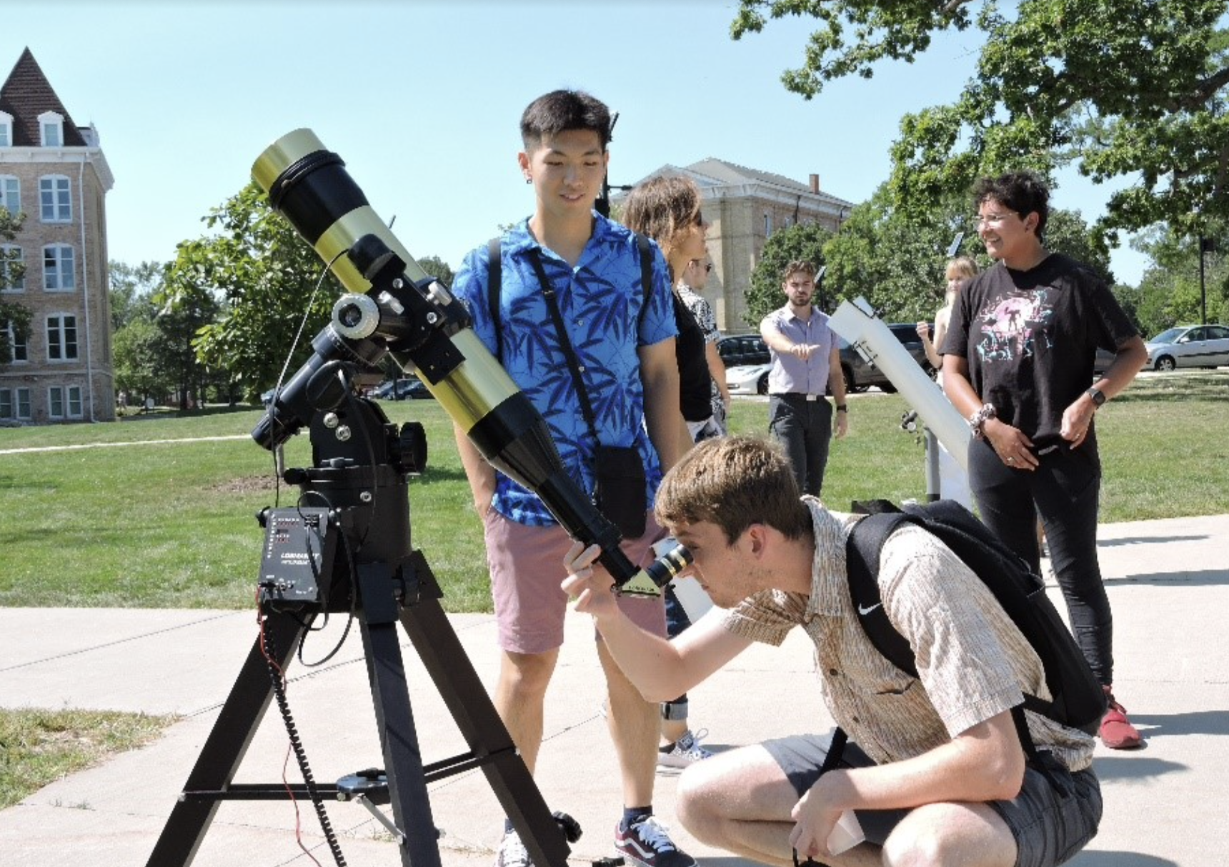 Lake Forest College Astronomy Club Looks at the Sun