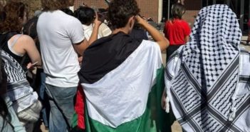 Lake Forest College Students Organize Walkout for Palestine 