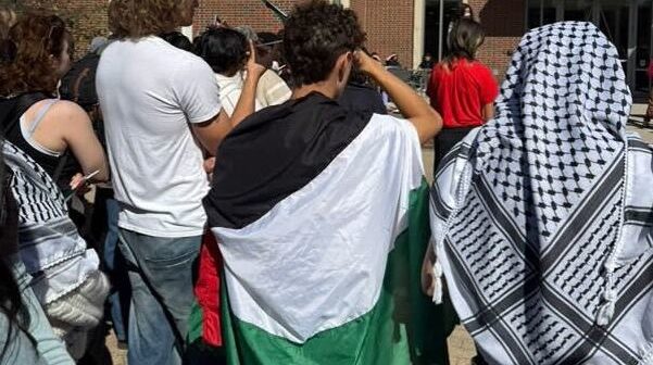 Lake Forest College Students Organize Walkout for Palestine 